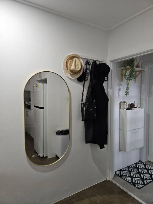 Prime Location: Just Steps Away From Oxford Street Apartment *